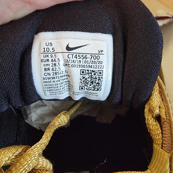 NIKE AIR MAX 97 GOLD RARE FIND SIZE 10.5 - Picture 7 of 9